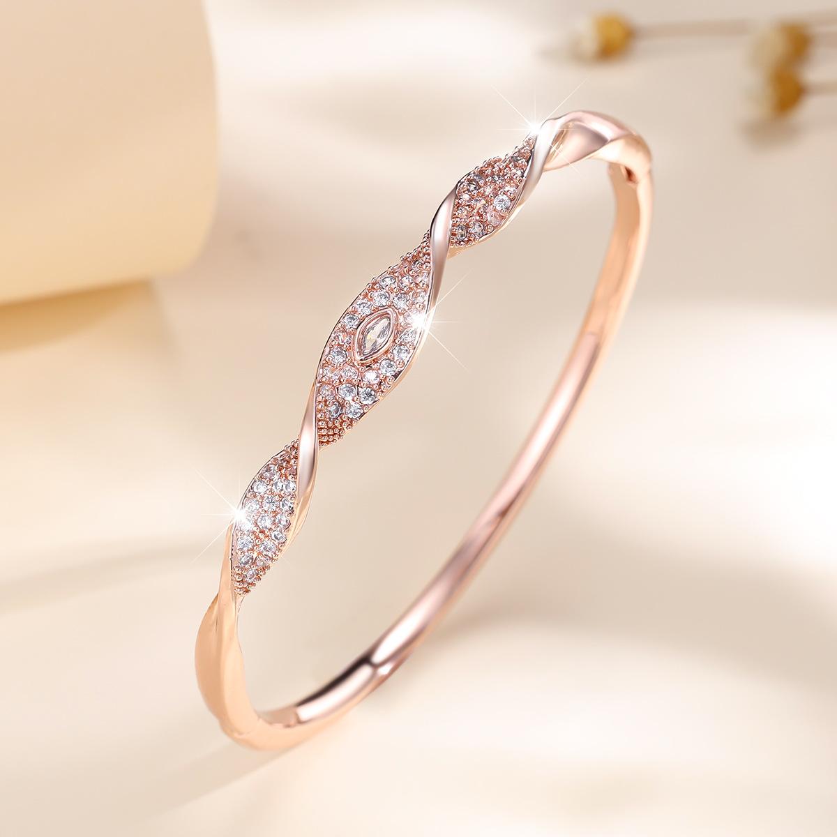 High-quality Versatile Micro-paved Zirconia Women s Simple and High-end Fashion Bracelet 17CM