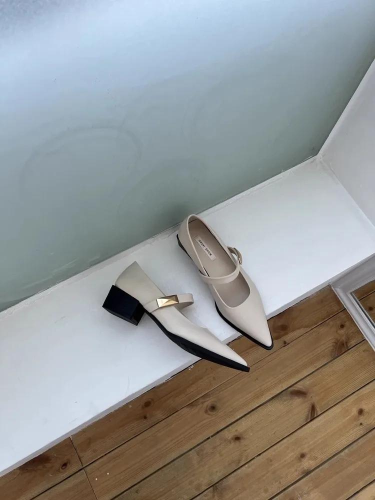 

2025Женские туфли-лодочки на низком каблуке с острым носком, на квадратном каблуке, на липучке, для ежедневных поездок на работу, модные Zapatillas De Mujer 35 покинуть белый