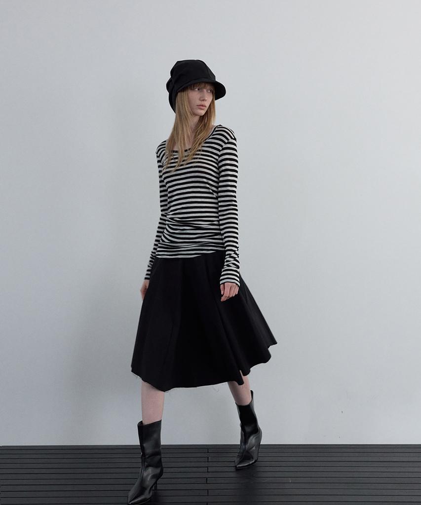 Unessin U-Neck Stripe T-Shirt