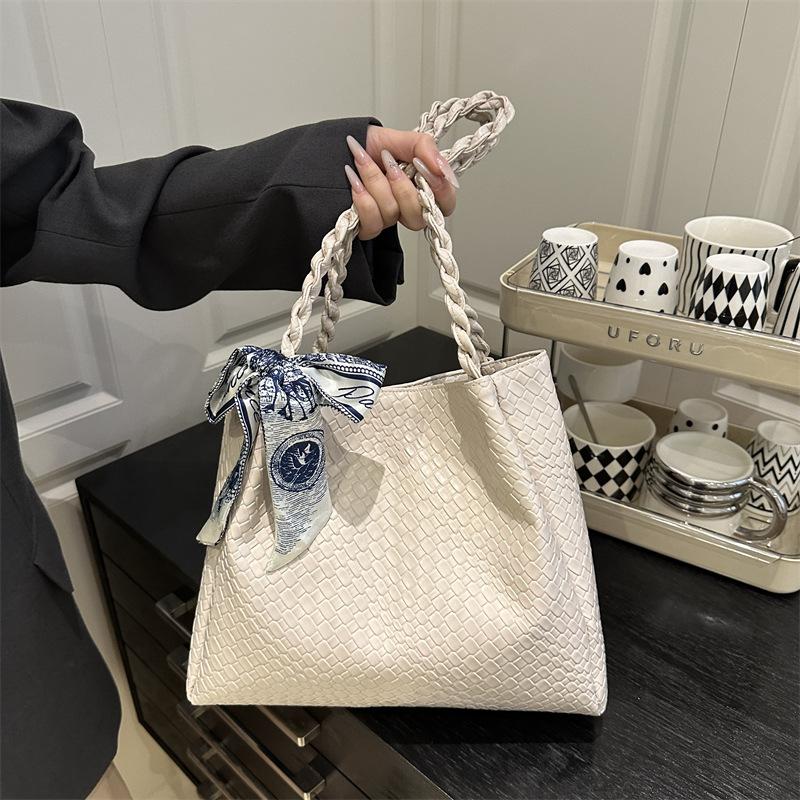 

Fashion commuter daily versatile new tote bag women s large-capacity foreign style solid color niche shoulder bag