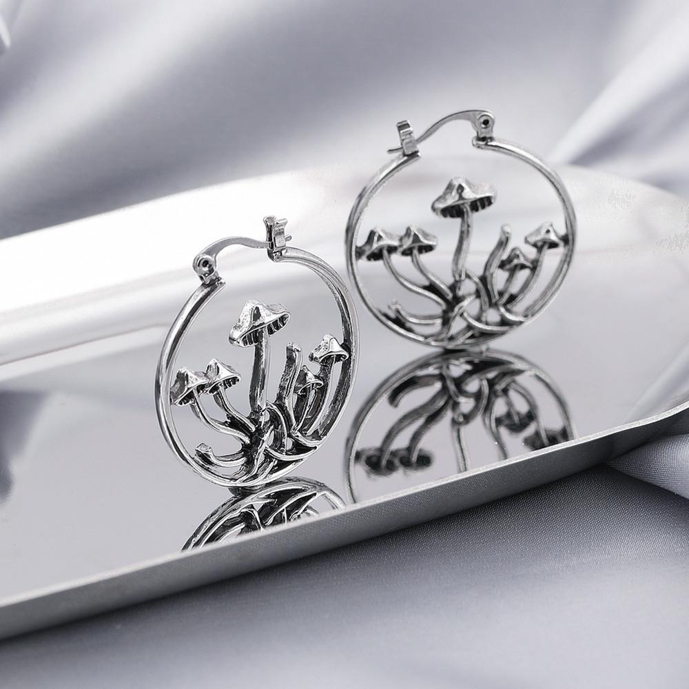 Fashionable 3d Hollow Mushroom Ear Clips Stylish Geometric Alloy Earrings For Women