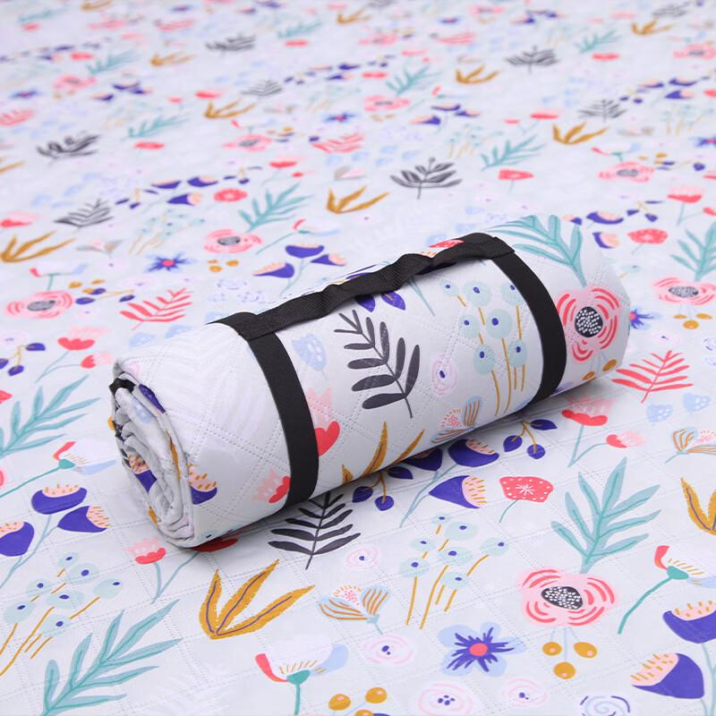 Oein Three-leaf Flower Portable Picnic Blanket
