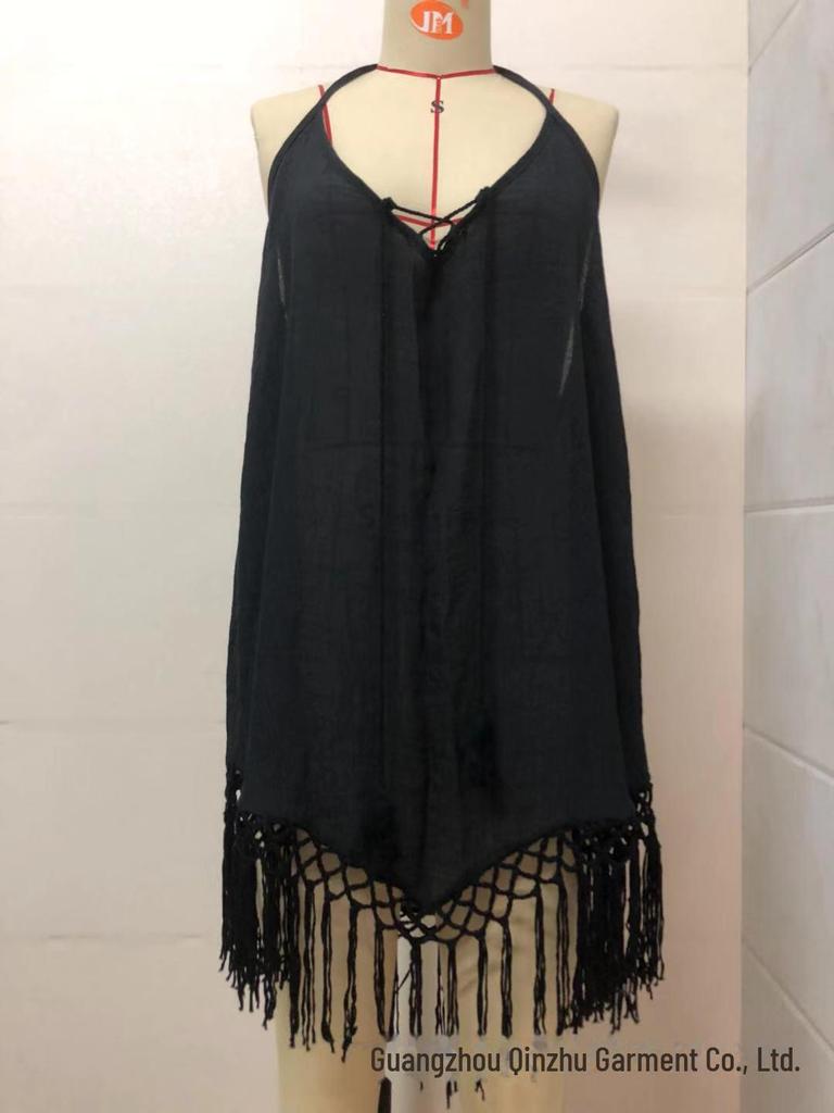 Letnia narzutka na bikini z frędzlami – jednokolorowa sukienka na wakacje na plaży