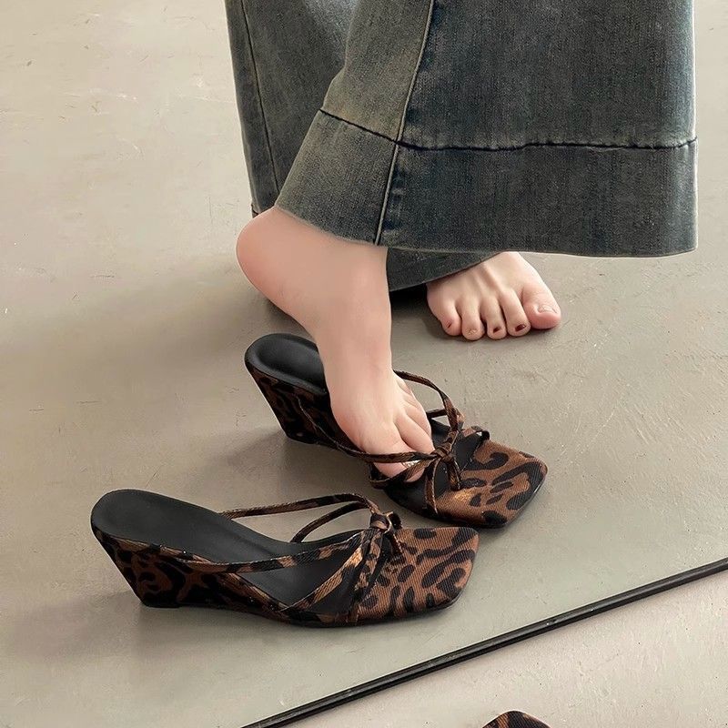 High-heeled slippers outer wear 2025 new leopard print toe French summer wedge heel shoes evening wind women's strap sandals