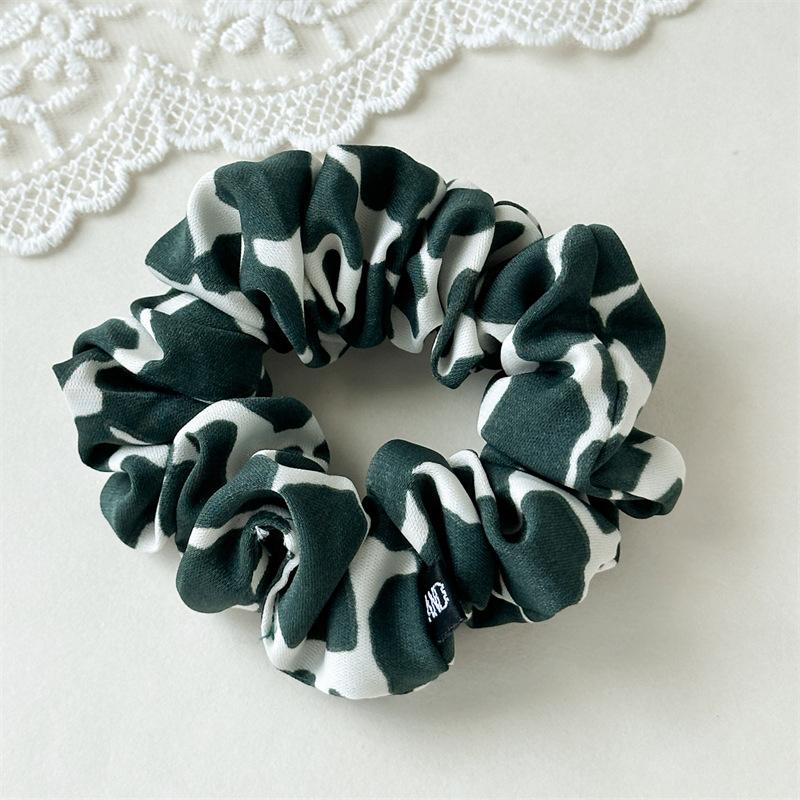 Fresh and Light Floral Fabric Hair Band for Loose Braided Hairstyle in Summer - A Stylish Ponytail Hair Accessory Made of Elastic Band.