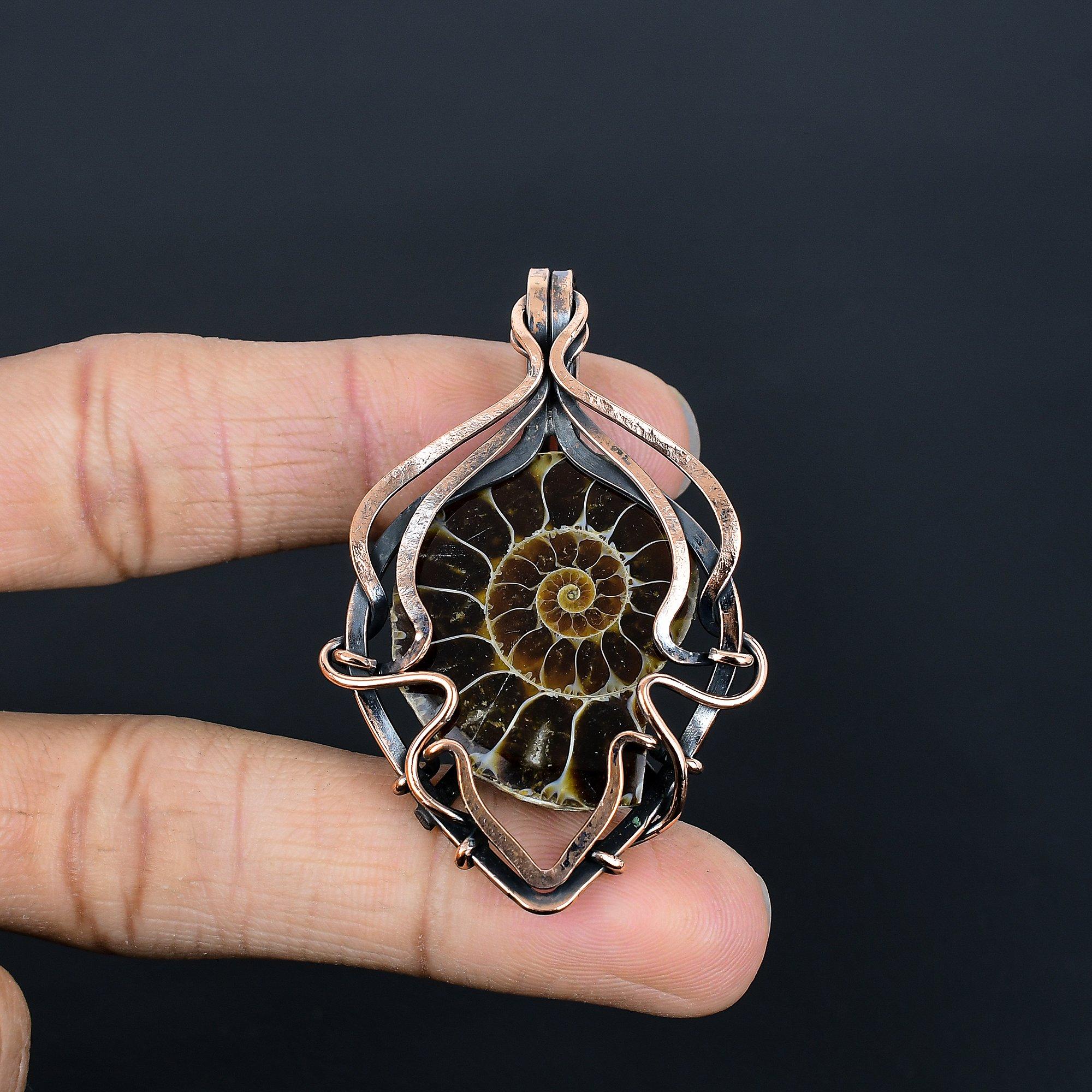

Подвеска с окаменелостью аммонита, ювелирная подвеска, обернутая медной проволокой 999 пробы, ювелирное изделие ручной работы, красивая подвеска 2.44 Inches