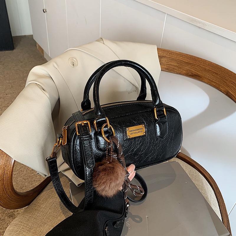 Small Bag Women's Autumn and Winter New Versatile Retro Shoulder Messenger Bag Fashionable Portable Pillow Bag