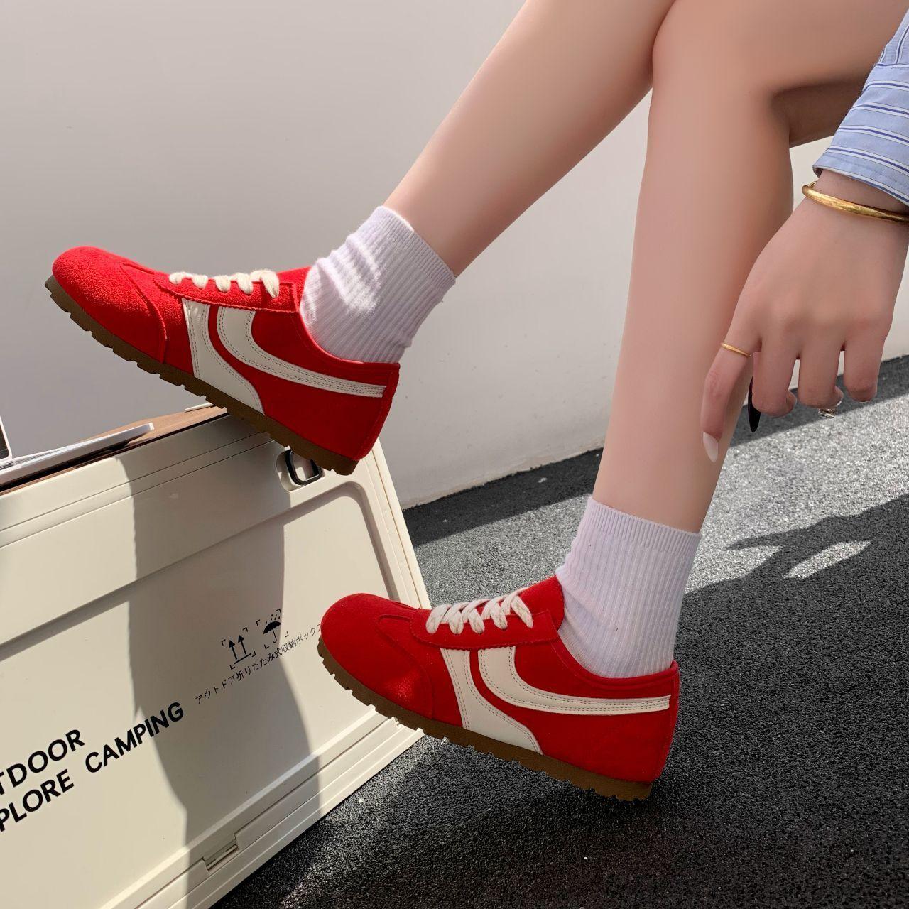 

Красные немецкие тренировочные кроссовки женские 2025 новая весна популярные женские туфли на плоской подошве ретро повседневные кеды спортивные туфли Forrest Gump 40 красный