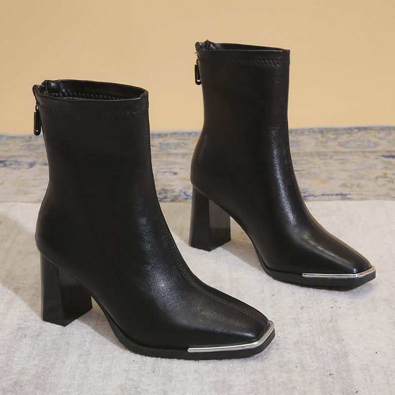 Модные женские ботинки на платформе с квадратным каблуком 2024 года новые короткие ботинки с квадратной головкой и молнией сзади нишевый дизайн иностранный стиль ботинки Martin прилив 40 3398₽