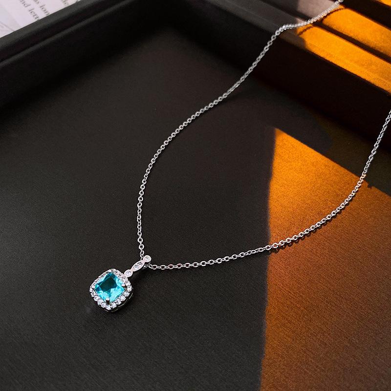 Náhrdelník s květinou z vsazených diamantů a retro náramek s náušnicemi - Evropský a americký styl Klíční kostní řetízek Špičkové šperky