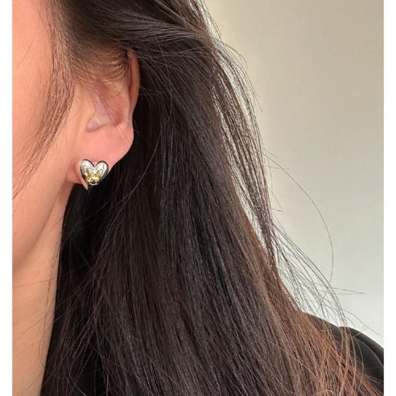 Planet Rabbit Love Earrings Women's Simple Niche Design Earrings Raising Ear Holes New