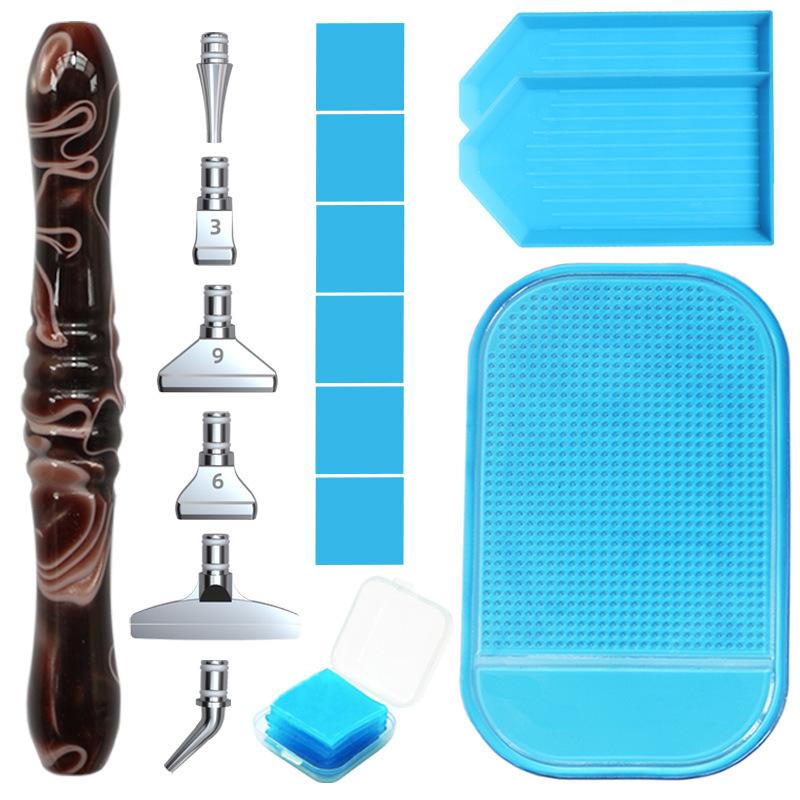 Harz Diamantmalerei Stift Set mit 6 austauschbaren Metallspitzen 6 Wachsblöcken 2 Sortierschalen und Bohrmatte für 5D Diamantmalerei Bastelbedarf
