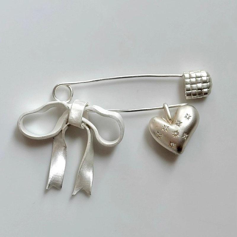 

Original designer bowknot heart-shaped pin broche cute and creative unique brooches for women suitable for daily jewelry gifts