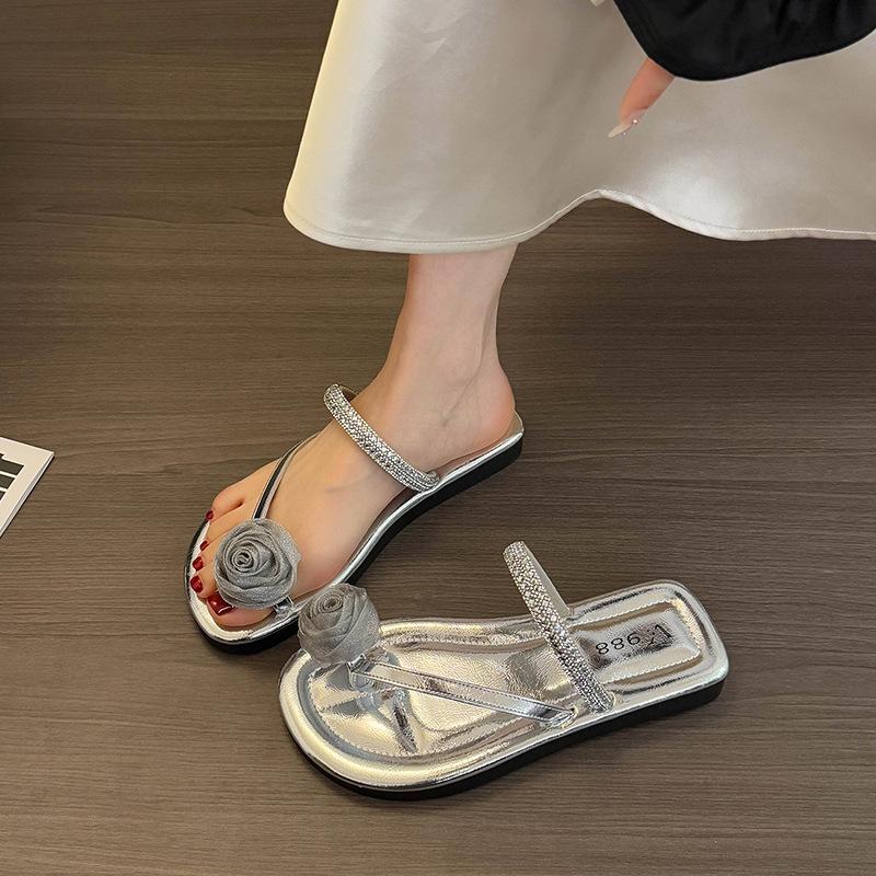 

799-16 Розовый декоративный набор шлепанцев с плоской подошвой и открытым носком, 2025 новая летняя темпераментная уличная обувь, женские сандалии 40 серебряный