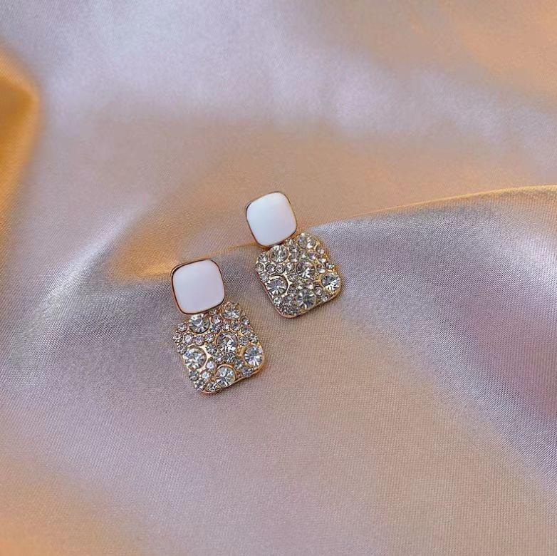 Autumn/Winter Rhinestone Square Earrings: Women's Luxury Minimalist Design, Versatile High-End Jewelry.