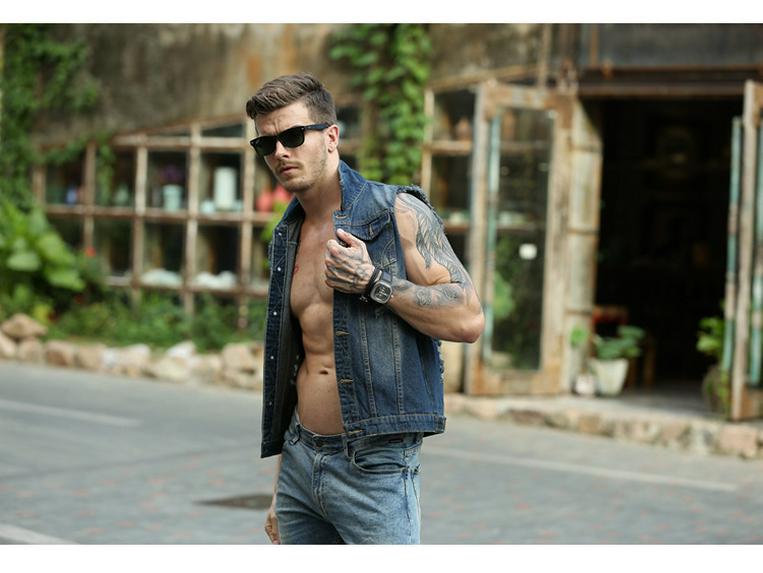 Pánská módní slim fit džínová vesta bez rukávů s roztrhaným efektem 2024: Vesta v korejském stylu s praným vzhledem pro jaro, léto a podzim