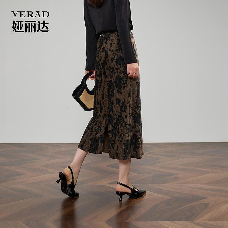Amber flowing light dress casual retro printed velvet half skirt women's skirt straight tube skirt