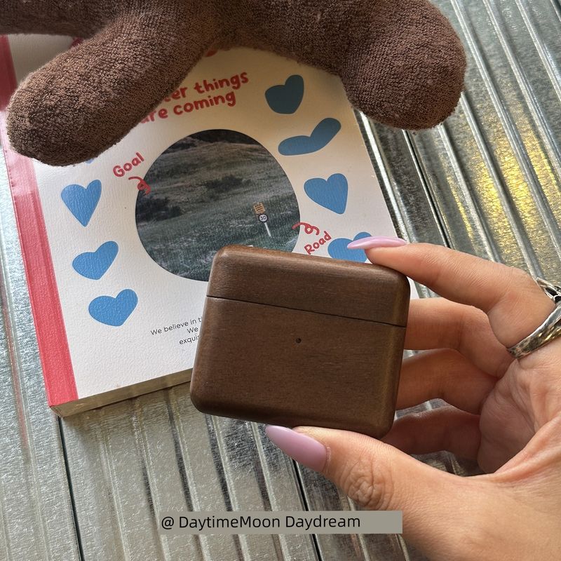 

Деревянный защитный чехол для наушников, подходит для Apple Airpods4/3/2, деревянный чехол для наушников Pro2 из грецкого ореха, жесткий чехол, простой стиль, продвинутый вид, коробка для наушников Apple AirPods 3 Walnut earphone set square box