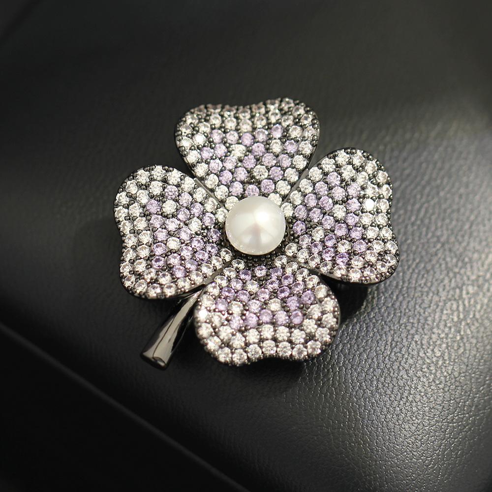 Lucky Four-leaf Clover Brooch Niche Design Sense Small Fragrance High-end Brooch Pin Buckle Men's and Women's Shirts Suit Accessories