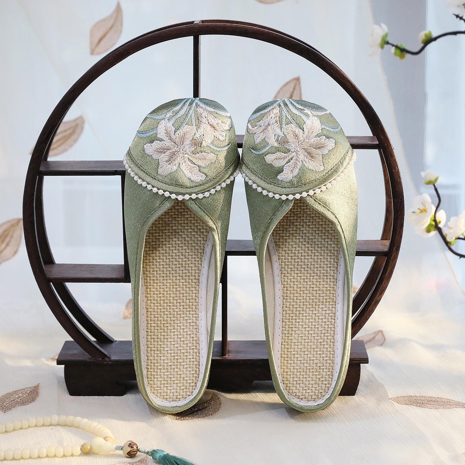 

Наслаждайтесь лотосовыми шлепанцами, новыми вышитыми тапочками, домашними тканевыми туфлями на плоской подошве, женскими вышитыми тапочками в национальном стиле 40