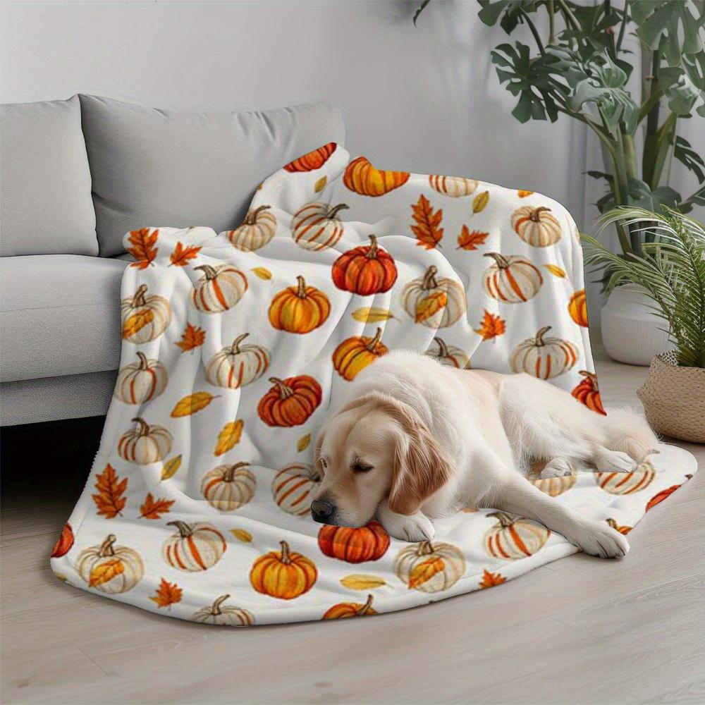 1pc All-Season Pumpkin & Leaf Print Flannel Blanket - Cozy Fleece Throw with Creamy Base, Perfect for Thanksgiving, Fall Decor,