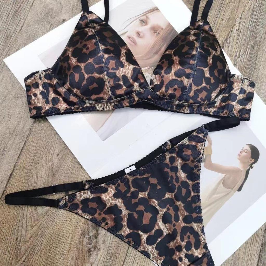 Popular Sexy Steel-rimless Underwear, Thin Seamless Satin French Underwear, Large Chest and Small Large Size Bra Cover.