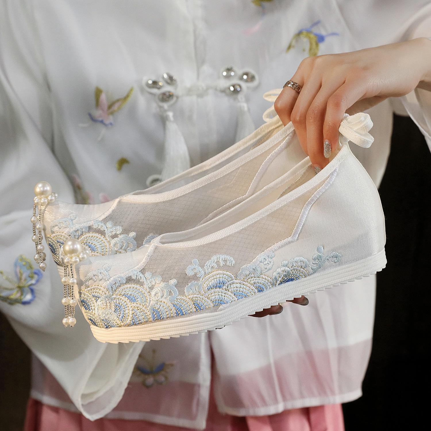 

Вышитые сандалии, дышащая мягкая подошва, сетчатая обувь, вышитые туфли ханьфу увеличивают рост в пределах 4 см 39