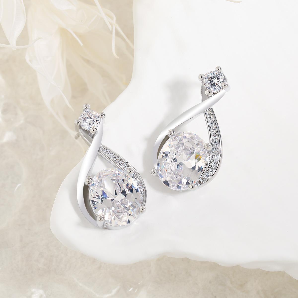 Новые серьги, серьги-сокровища из высококачественных камней неправильной S-образной формы с преувеличенными цветными камнями.