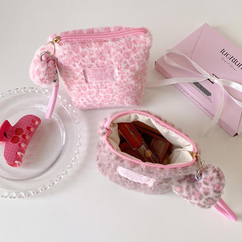 Winter Vintage Hand-held Plush Leopard-print Makeup Bag for Girls, Portable Skincare Storage Bag for Students, Small-sized Toiletry Bag for Students