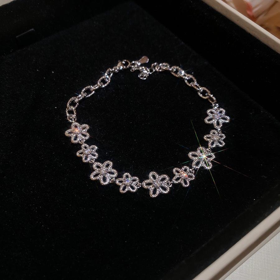 Europe and the United States Hot-selling Color Oval Love Zircon Bracelet Light Luxury Bracelet Personalized Jewelry Women