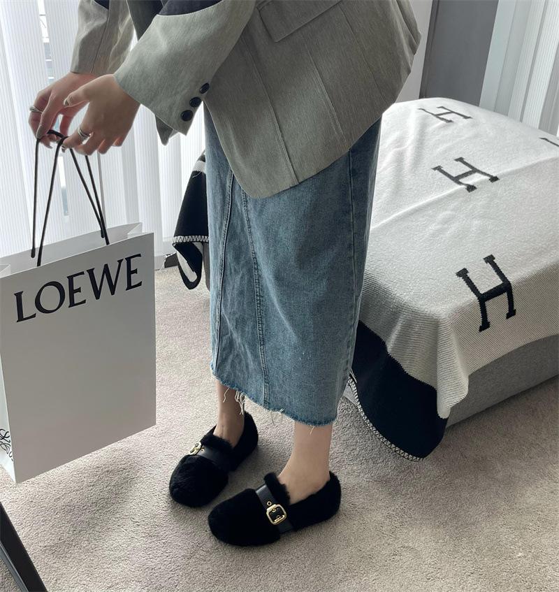 Söta fluffiga skor med platt botten ytterkläder dam 2025 nya koreanska versionen ins minkhår spänne bomullsmössa skor dam