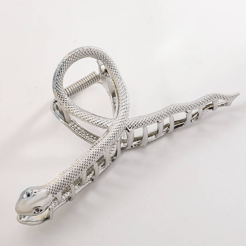 New Punk Cool Metal Hair Claws Korean Geometric Snake Shape Shark Hair Clip Clamp Girls Hair Accessories Women Hairpins Headwear