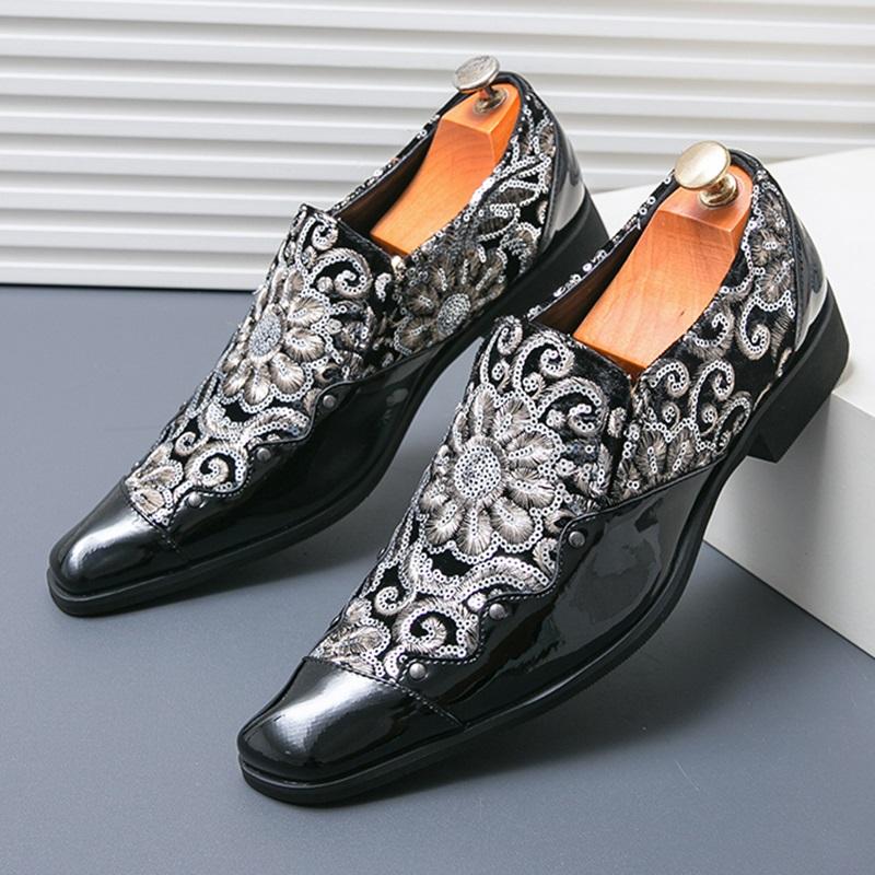 Luxury Designer Men's Pointed Rivet Slip On Shoes British Fashion Punk Wedding Dress Homecoming Sapatos Tenis Masculino