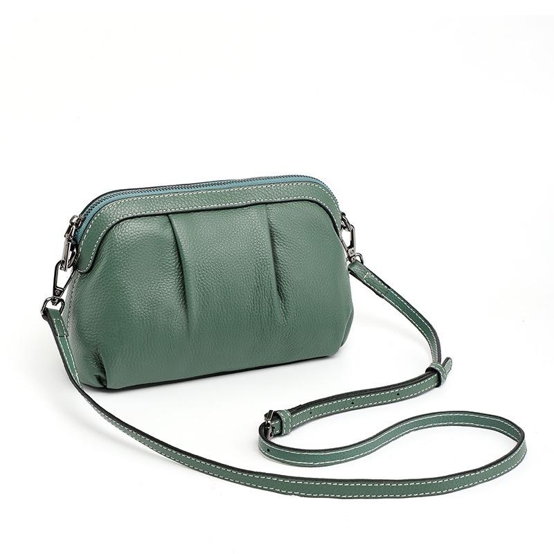 The first layer of cowhide small bag, the new versatile shoulder bag, simple pleated bag, messenger bag.