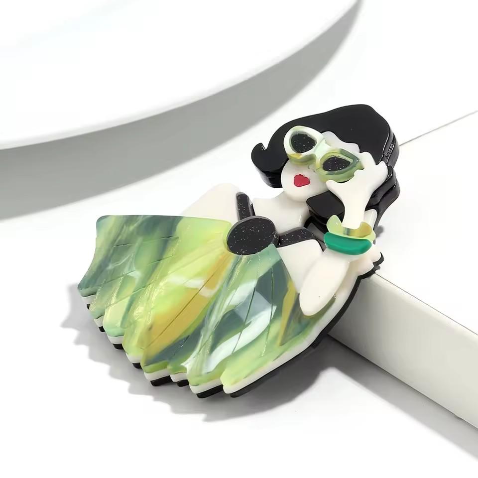 New Design Unique Lady Figure Acrylic Brooch Pins For Women Girls Brooches Pins Lapel Badges Bag Decorations Party Dress Jewelry