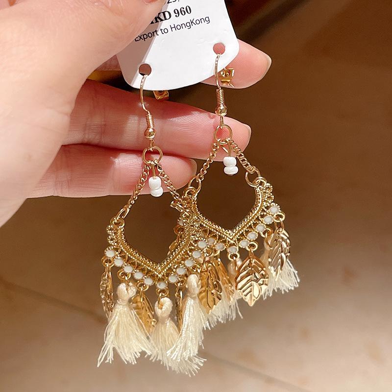 Boho náušnice s třásněmi z peří: Unikátní tkané dlouhé visací doplňky pro ženy