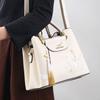 2025 neue Handtasche im chinesischen Stil mit Stickerei, zum Tragen für die Mutter mittleren Alters, Dame, Schulter, Crossbody, täglich, vielseitig