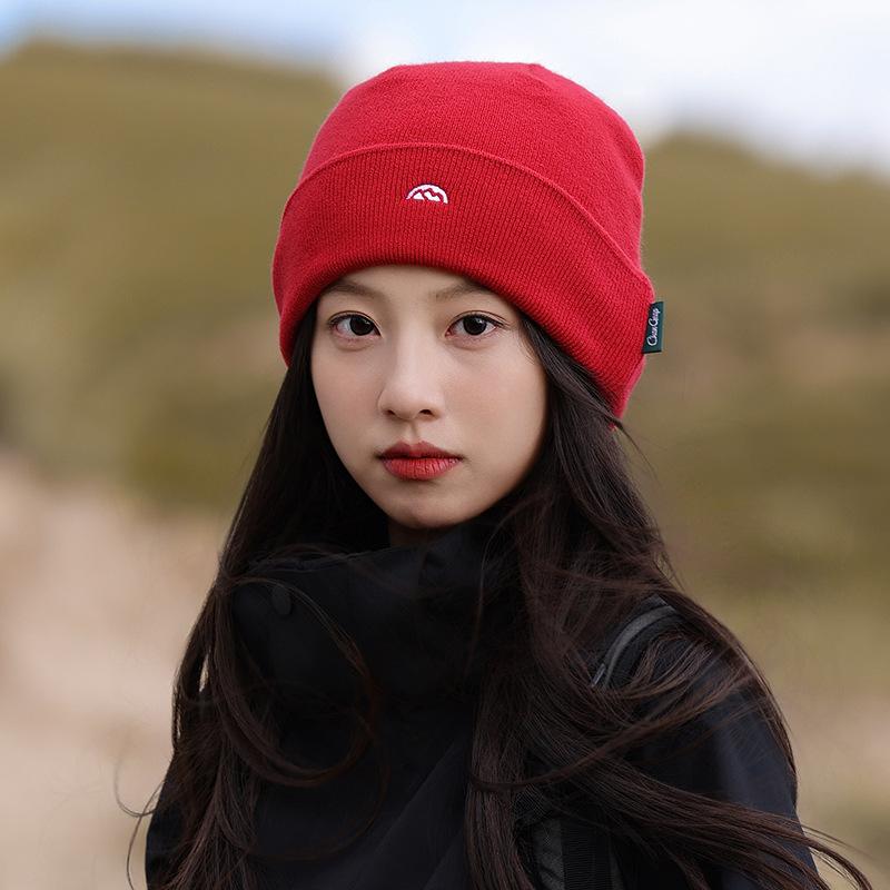Autumn and Winter Warm Knitted Hats for Men and Women Outdoor Mountaineering and Hiking Ear Protection Pullover Hats Fashionable Commuting Woolen Hats