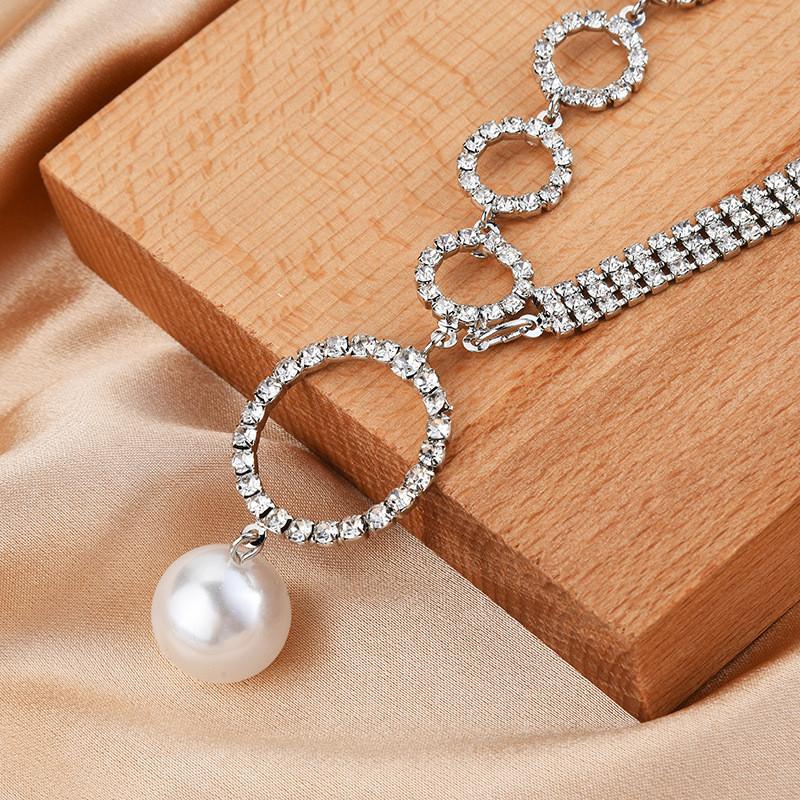 Chunky Fashionable Pearl And Crystal Adorned Choker Necklace For Dressy Occasions