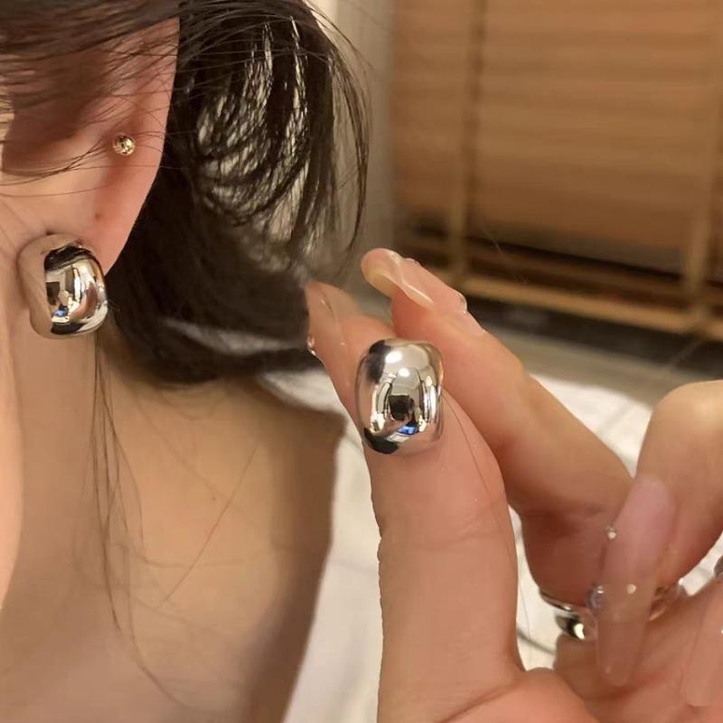 Orecchini a lobo farfalla in argento sterling S925 da donna design di nicchia ins senso del design orecchini senza fastidio orecchini per buco dell'orecchio semplici