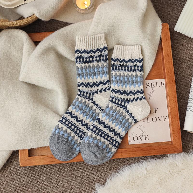 Winter and Autumn Vintage Thick and Warm Wool Socks for Children, Featuring Fel Island Wave and Diamond Pattern in Ethnic Style, Mid-calf Length Socks