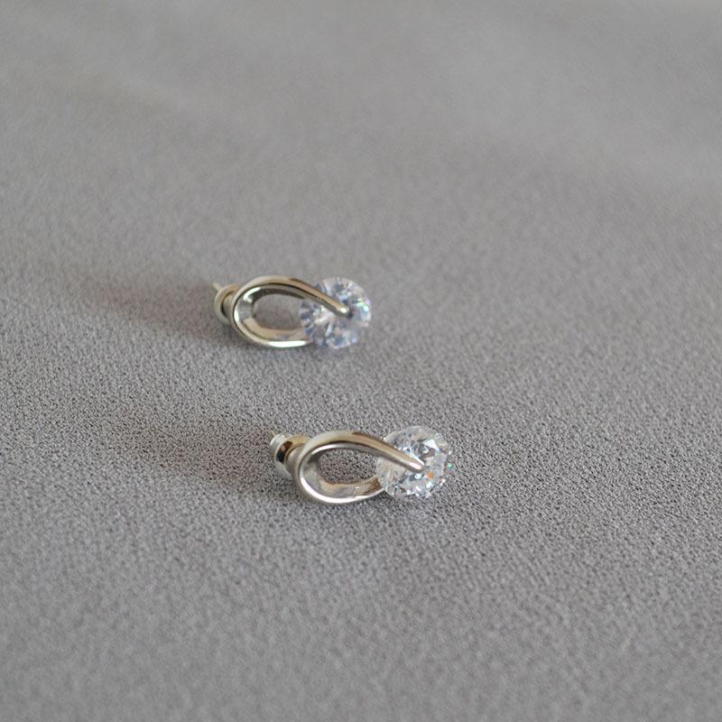 

Elegant Zircon Earrings: Japanese & Korean-Inspired, 925 Silver, Perfect for Daily Wear платиновый