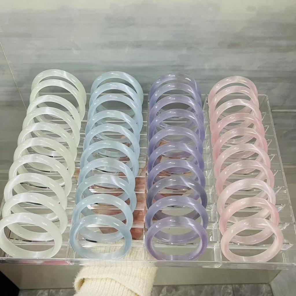 Elegante Bracciale da Donna Occhio di Gatto: Gioielli in Calcedonio Sfumato per un Look Radioso e di Alta Gamma