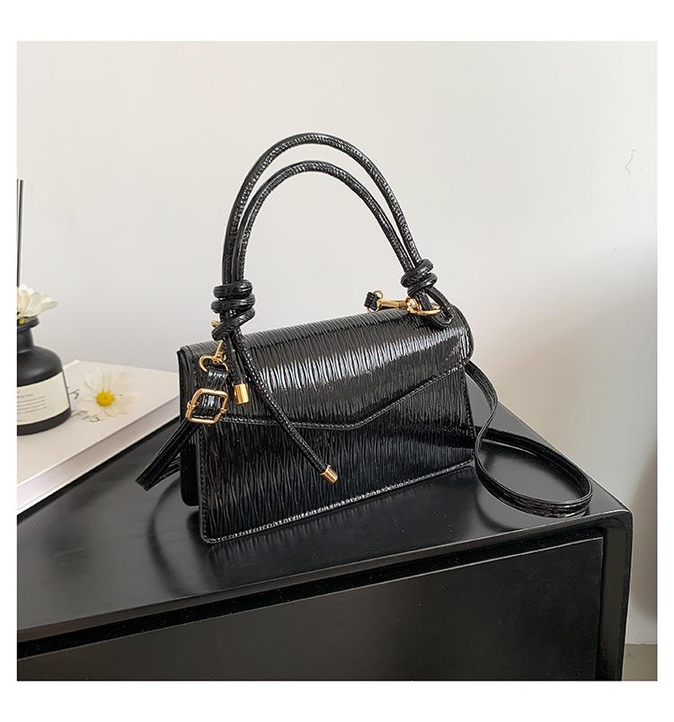 Fashion simple retro trend bag women's bag 2024 summer new shoulder portable messenger bag foreign style small square bag