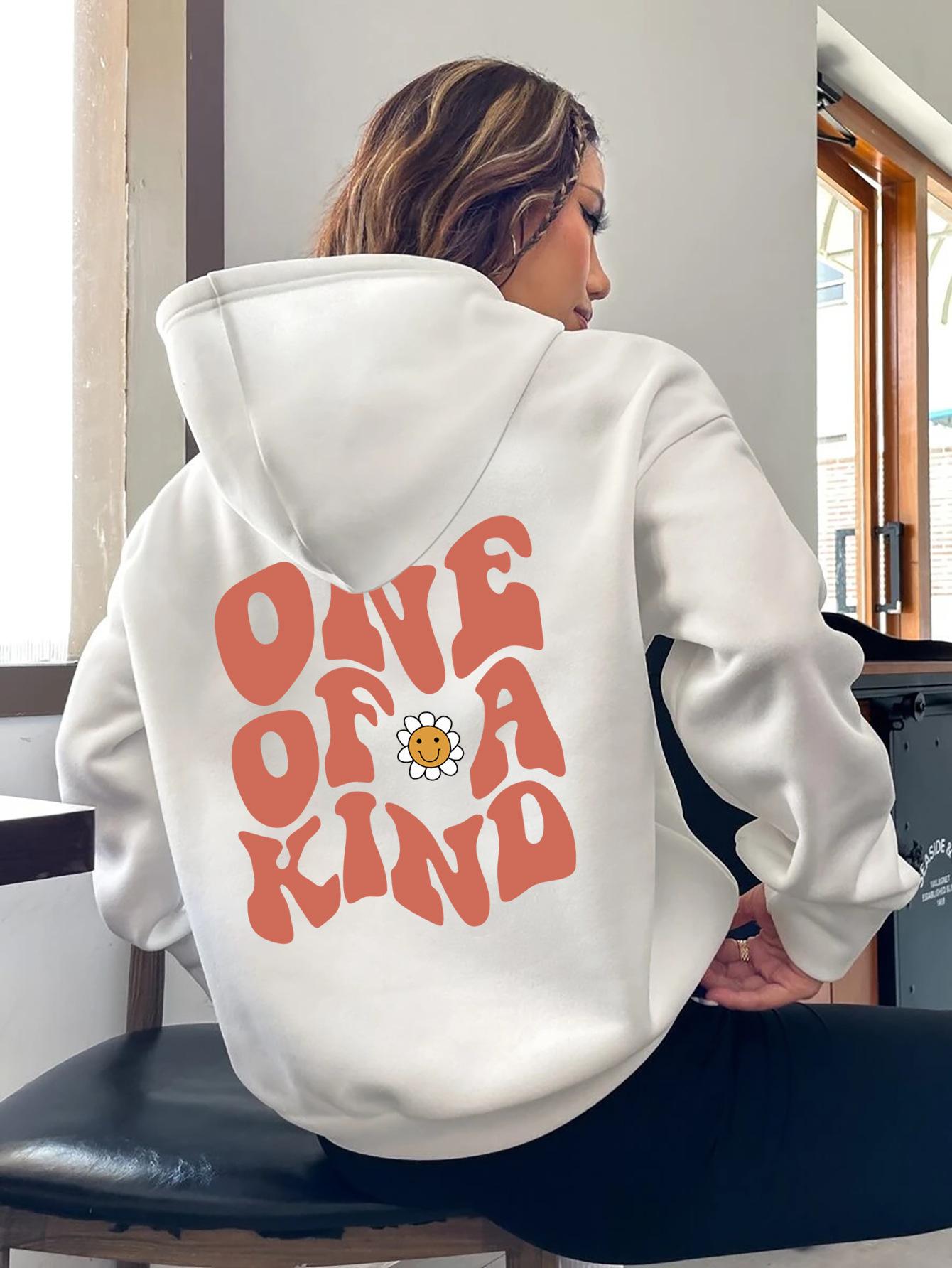 Толстовка с капюшоном из флиса с рукавами на плечах и буквенным принтом — фото 3