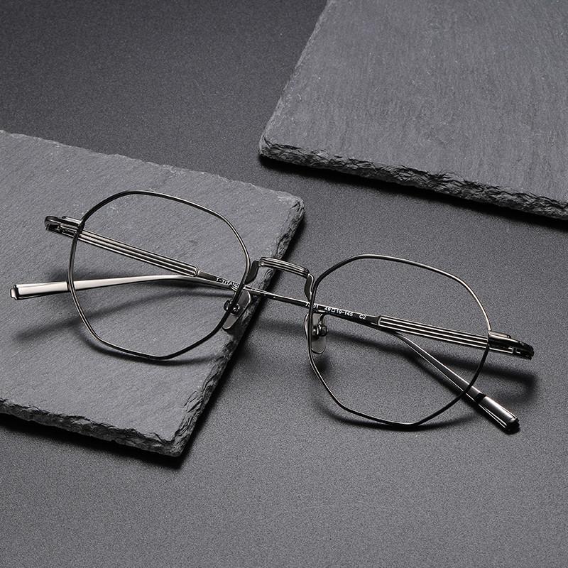 73/01 New Lightweight Top Quality Unisex Trendy Titanium Optical Frame Eyeglasses