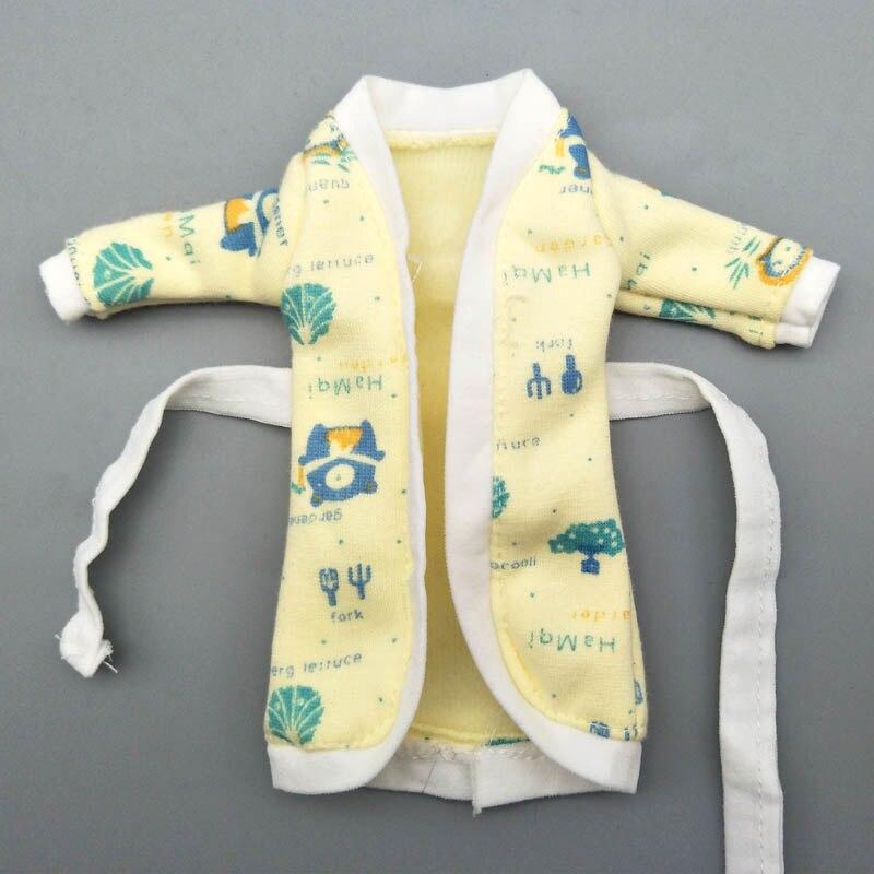 

Теплый халат для Барби жёлтый