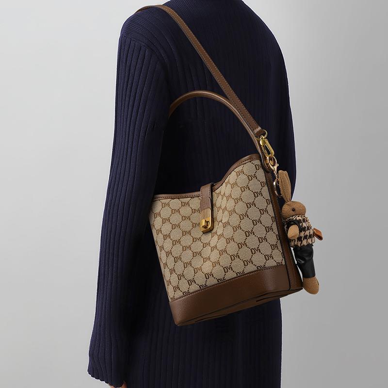 Bag Women's New Summer Bucket Bag Crossbody Bag Mom Versatile Light Luxury Portable Shoulder Bag Luggage