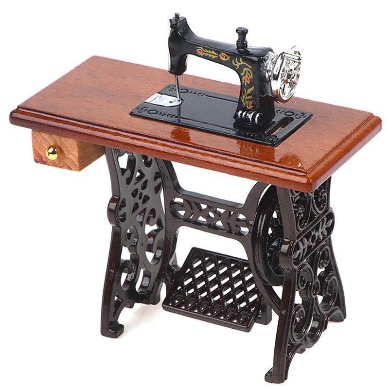 Decoración de casa de muñecas Muebles en miniatura Máquina de coser de madera Juguete con hilo
