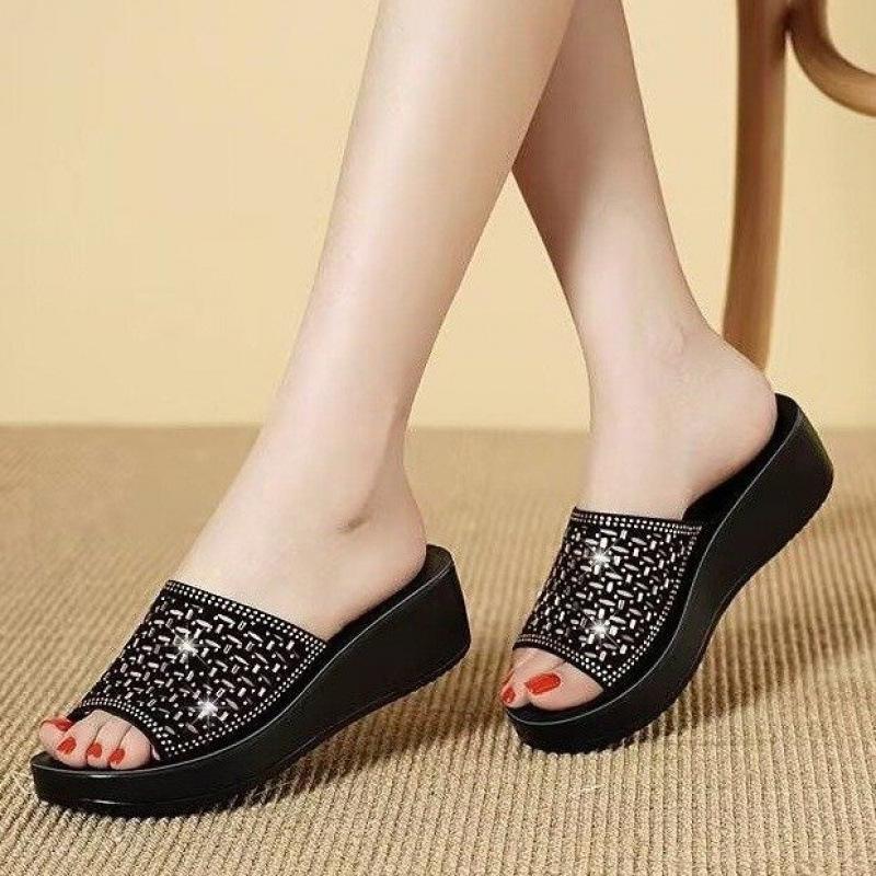 Mom slippers women summer wear fashionable elderly cool slippers women thick bottom soft bottom non-slip middle-aged middle-heeled rhinestone pre